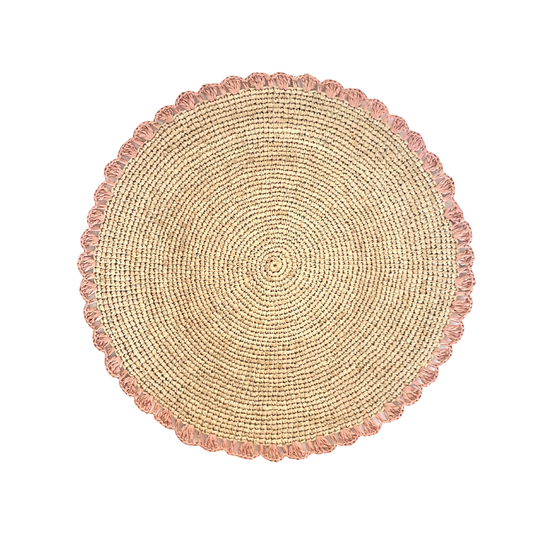 Aura Pink edge placemat, Woven raffia tabletop