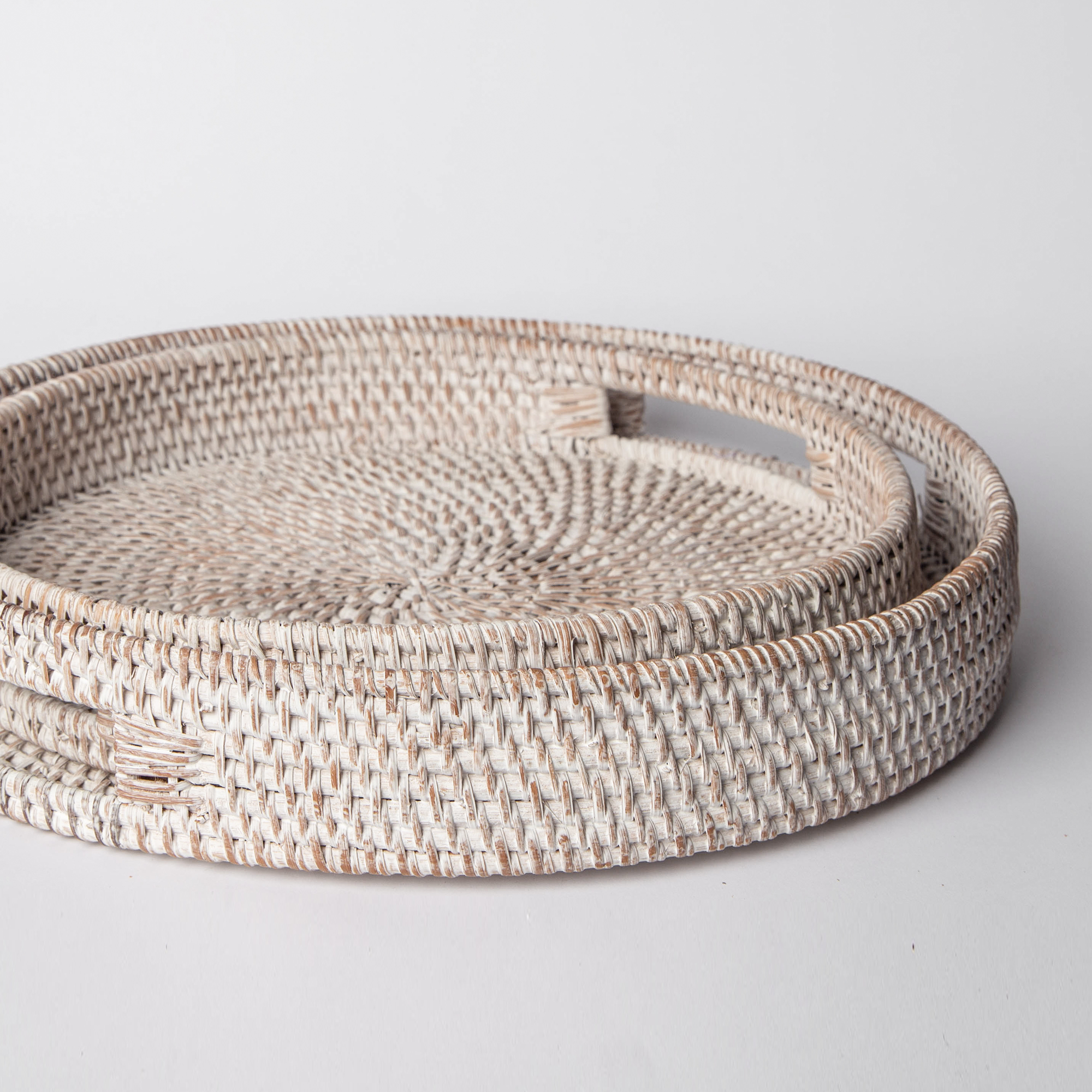 404 - Round Rattan Tray - The Peony Haus