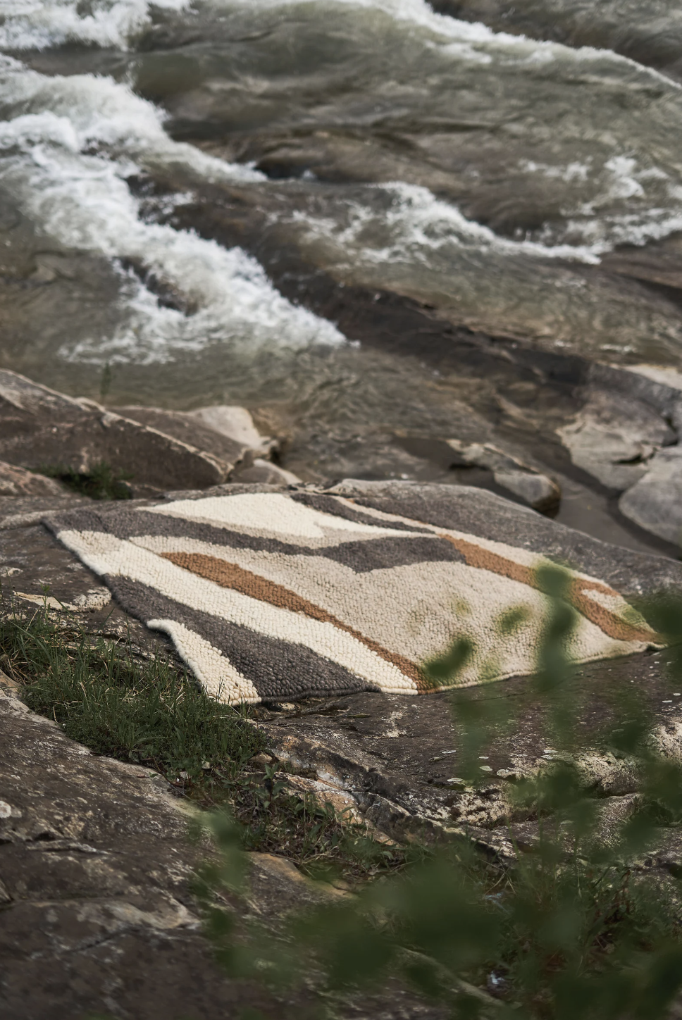Handwoven Wool Area Rug "Stone" - The Peony Haus