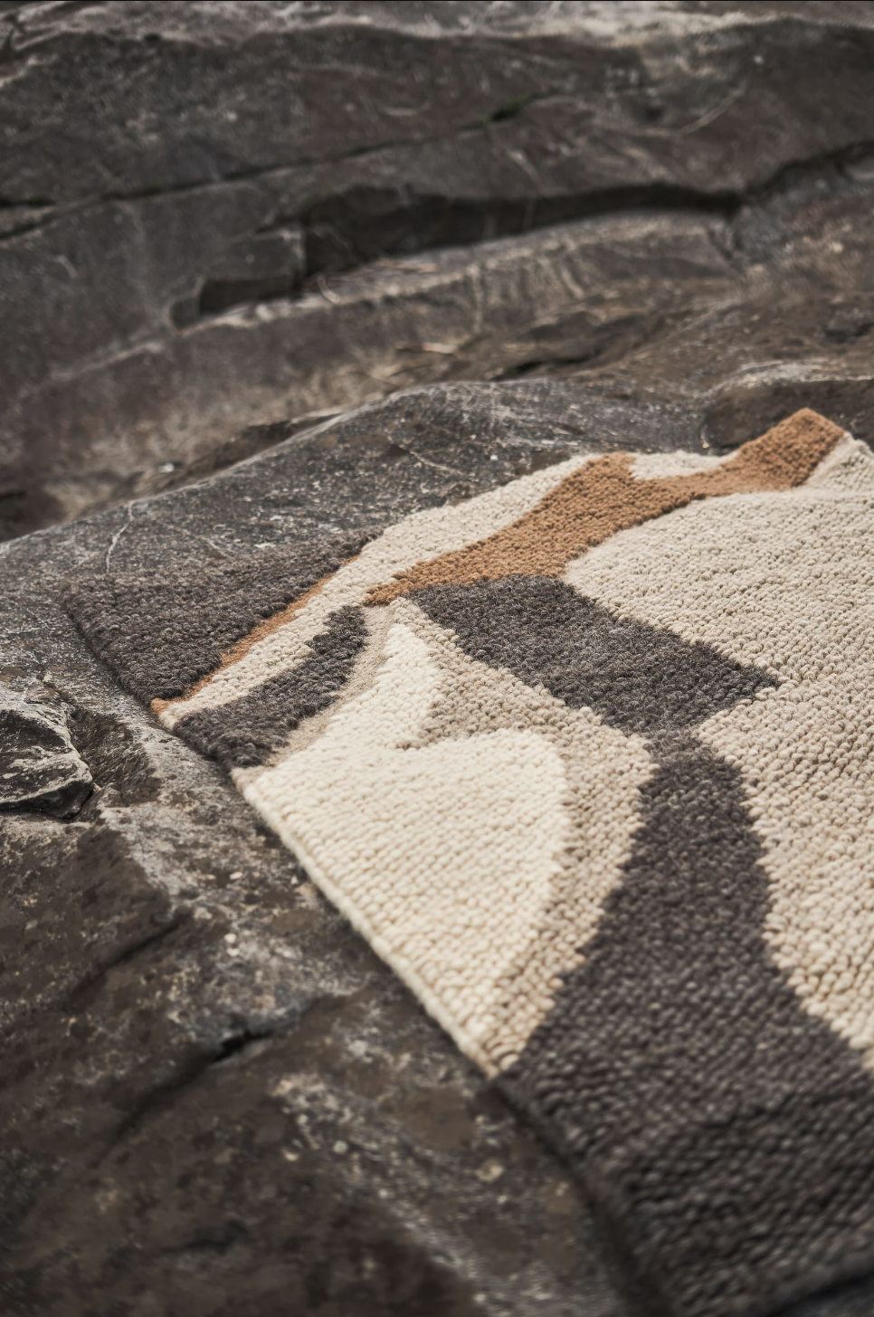 Handwoven Wool Area Rug "Stone" - The Peony Haus
