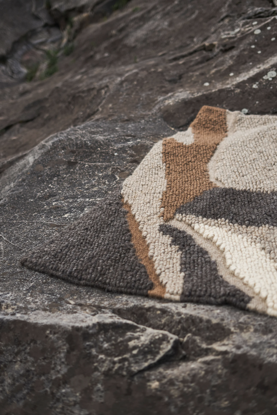 Handwoven Wool Area Rug "Stone" - The Peony Haus