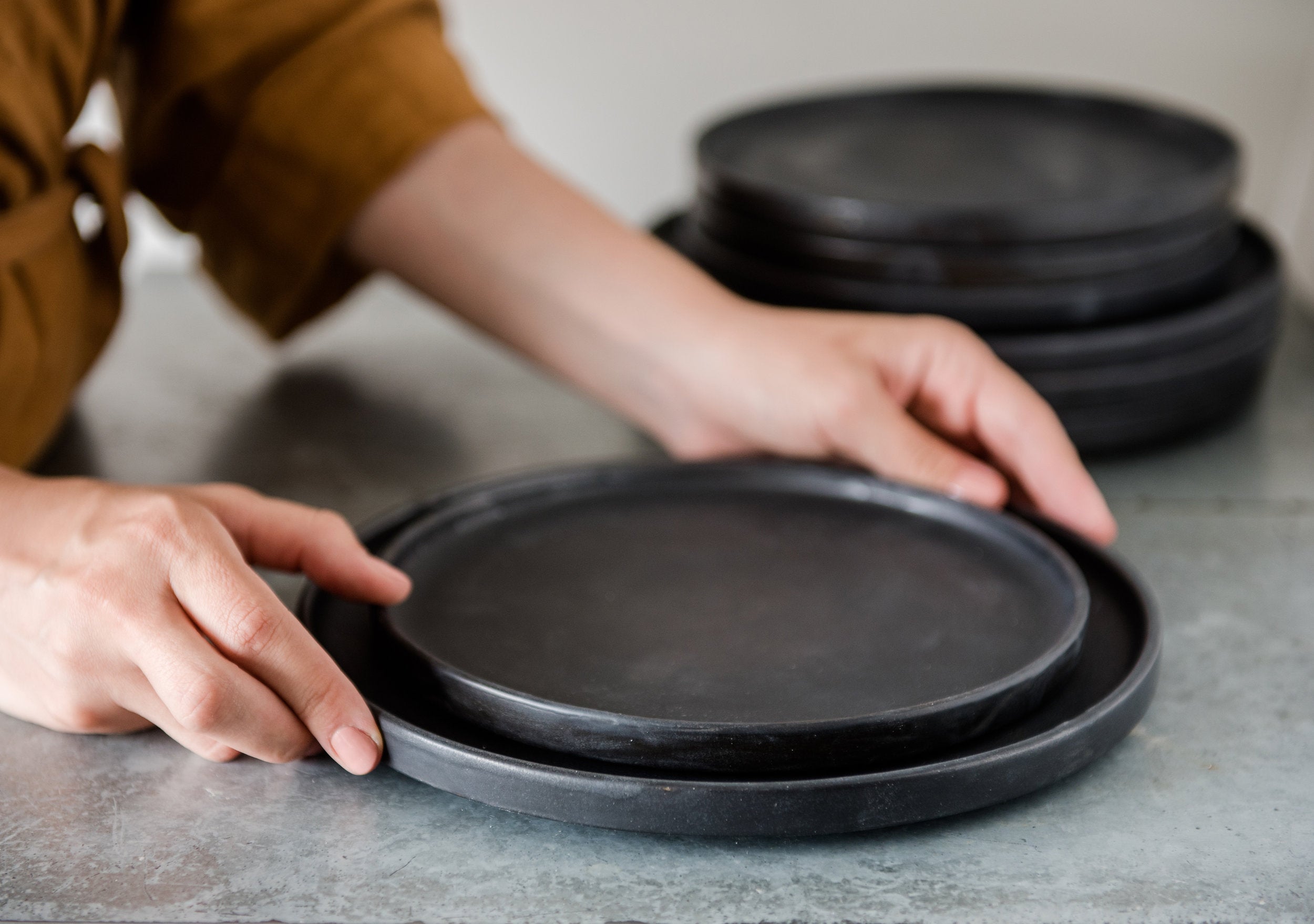 Black Matte Stoneware Dinner Plate - The Peony Haus