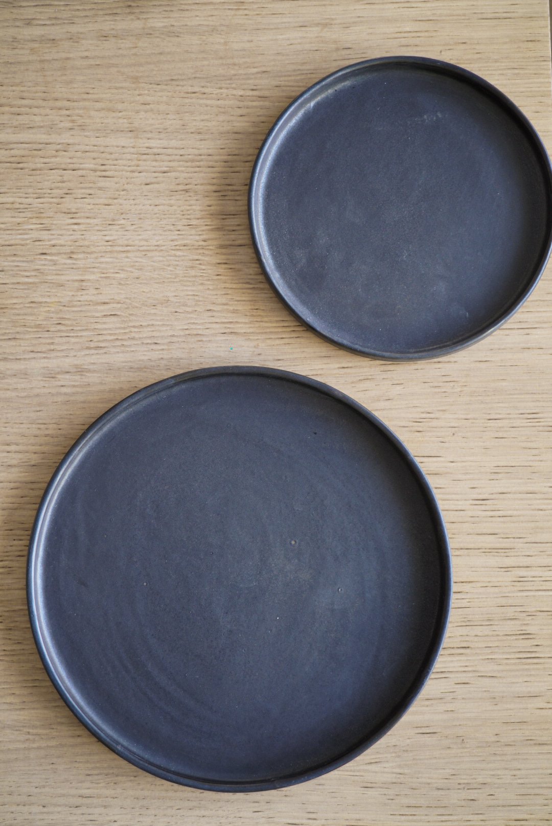 Black Matte Stoneware Dinner Plate - The Peony Haus