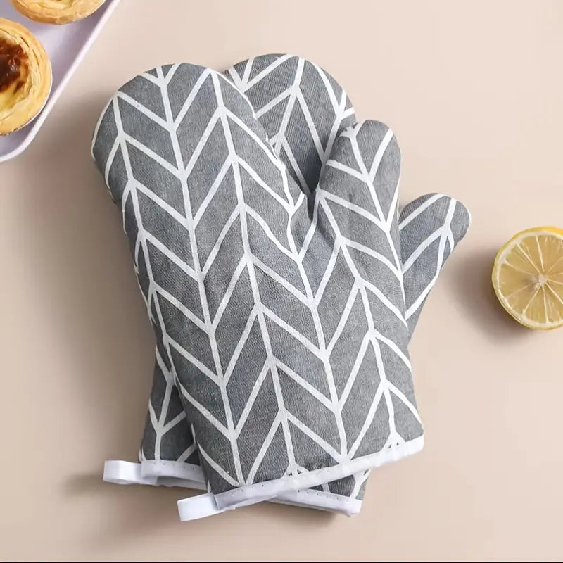 Cotton and Linen Heat-Resistant Oven Mitts - The Peony Haus