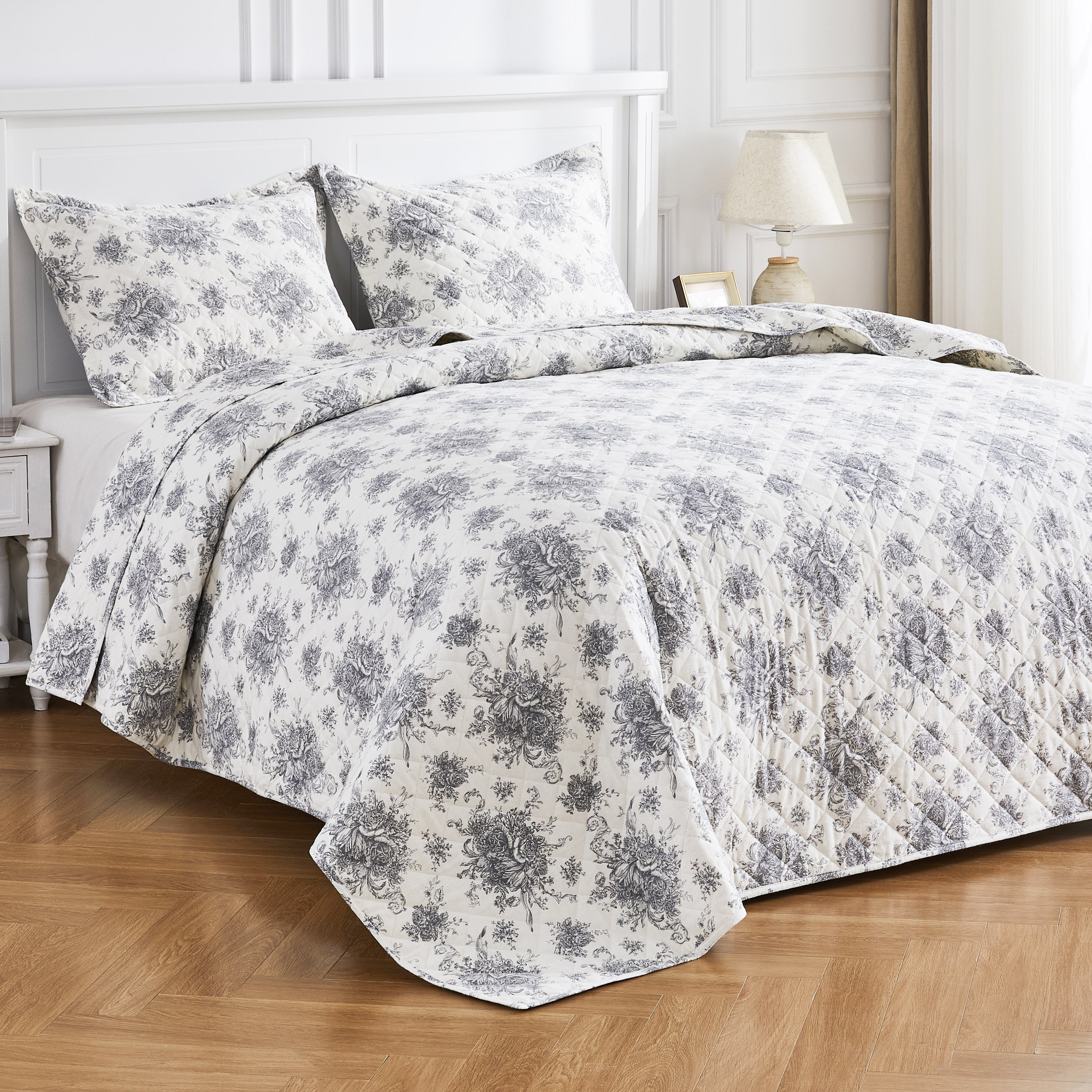 Petit Toile Cotton Flannel Quilt Set