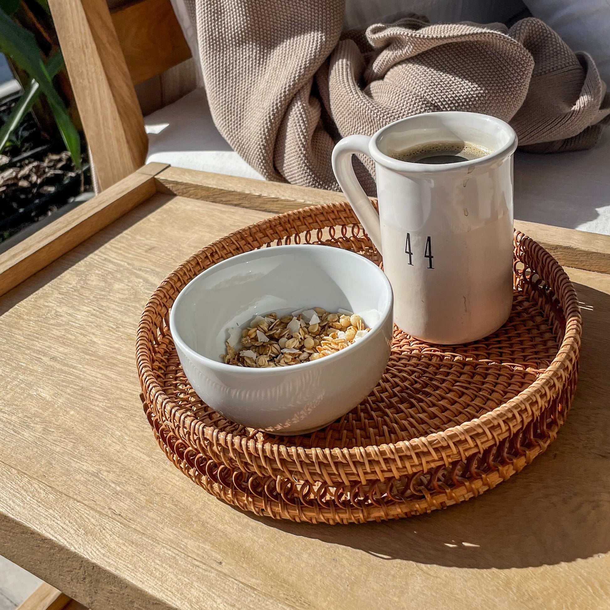 405 - Round Rattan Tray