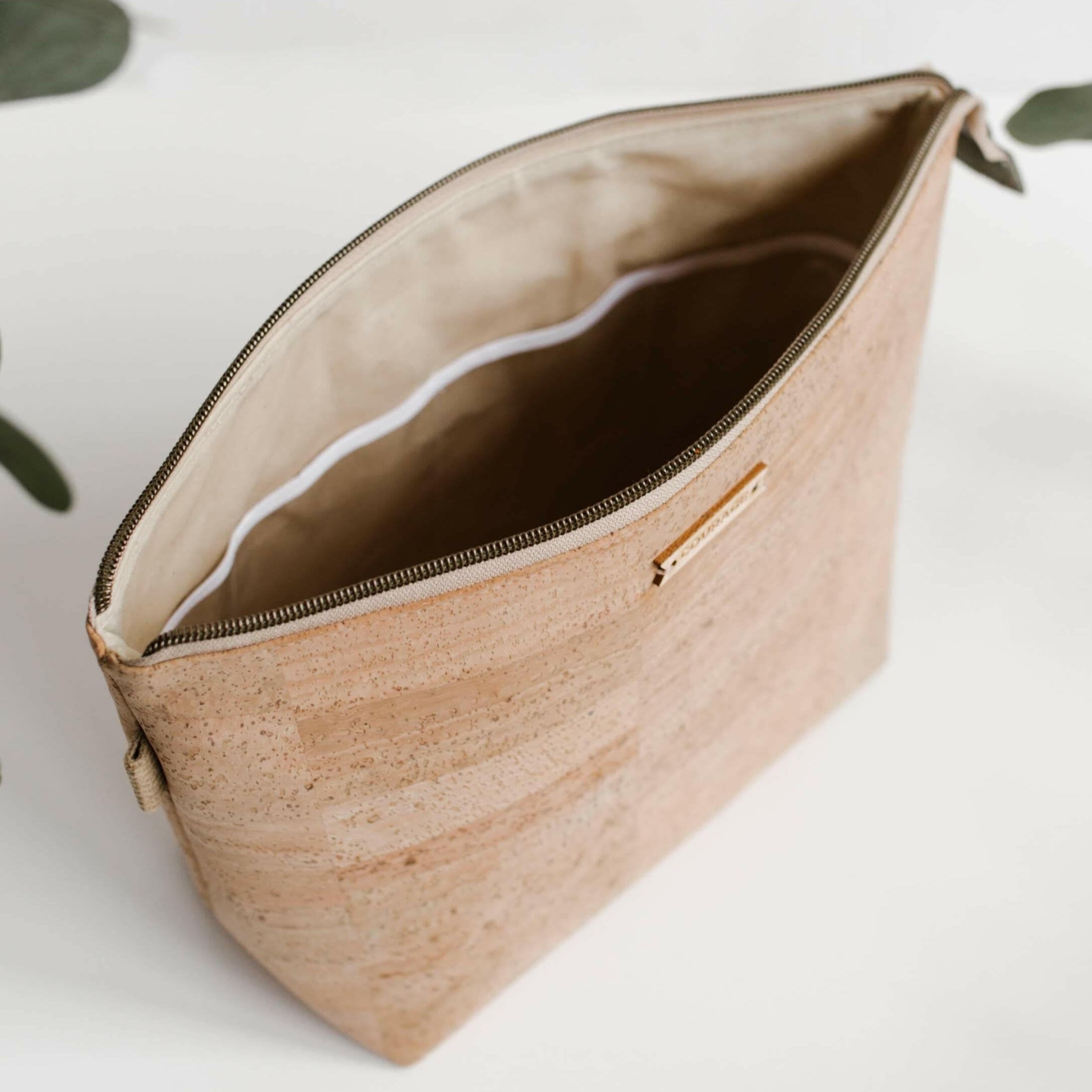 ADVENTURER cosmetics bag | NATURAL