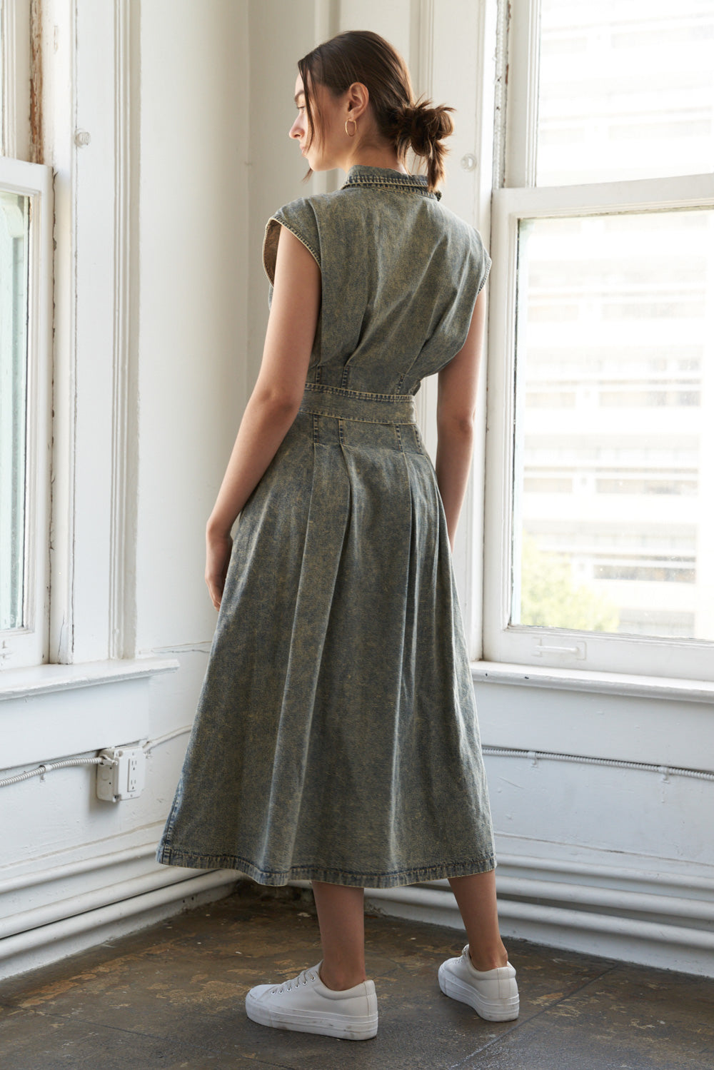 SUNSHINE SQUEEZE DENIM MIDI DRESS - 90% Cotton