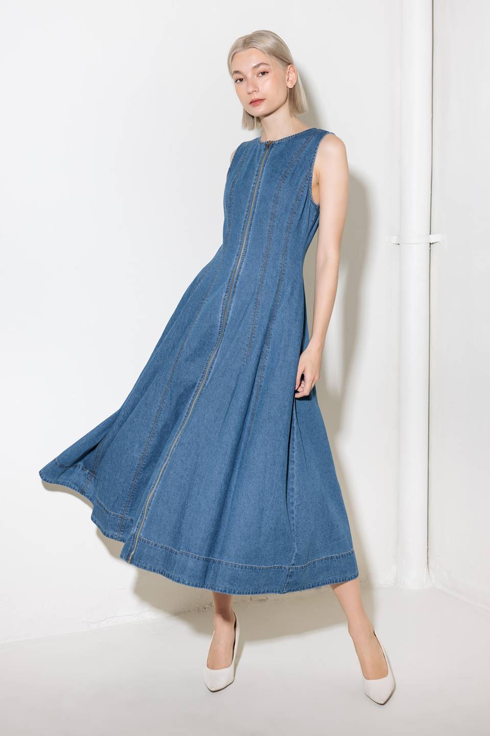 IRRESISTIBLY POISED DENIM MIDI DRESS - 90% Cotton