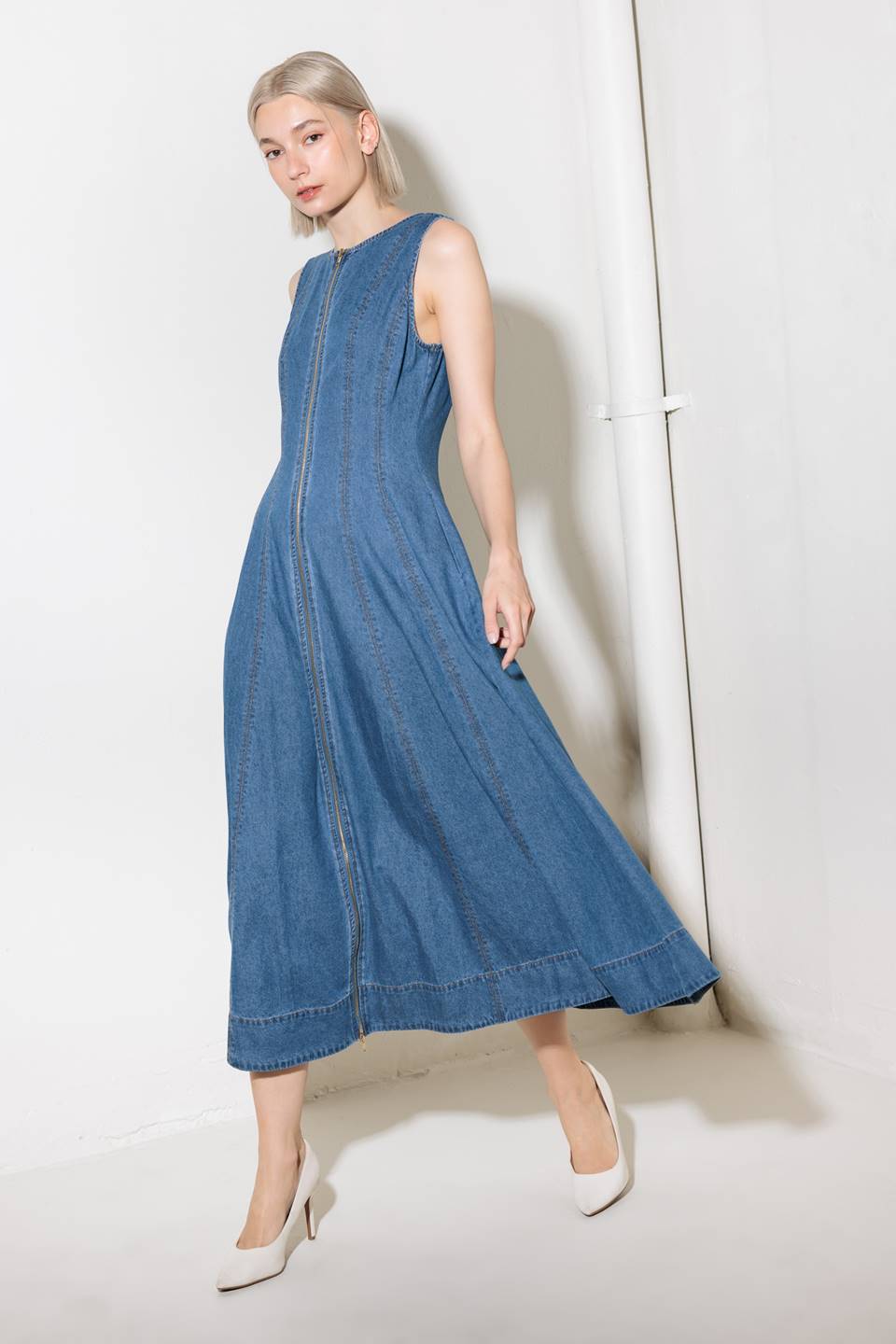 IRRESISTIBLY POISED DENIM MIDI DRESS - 90% Cotton