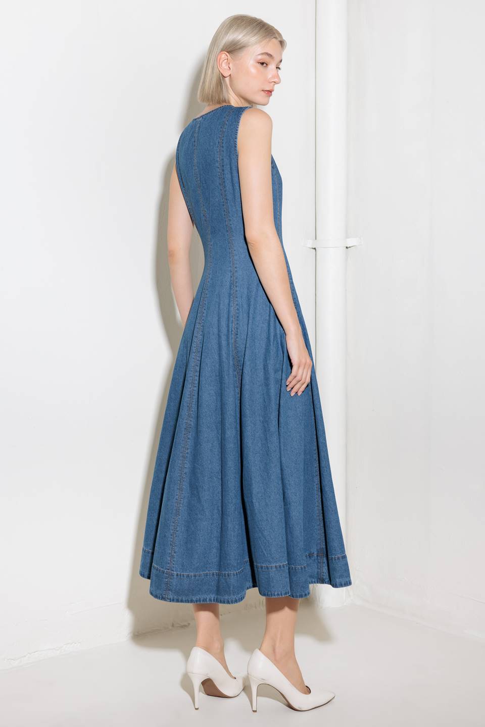 IRRESISTIBLY POISED DENIM MIDI DRESS - 90% Cotton