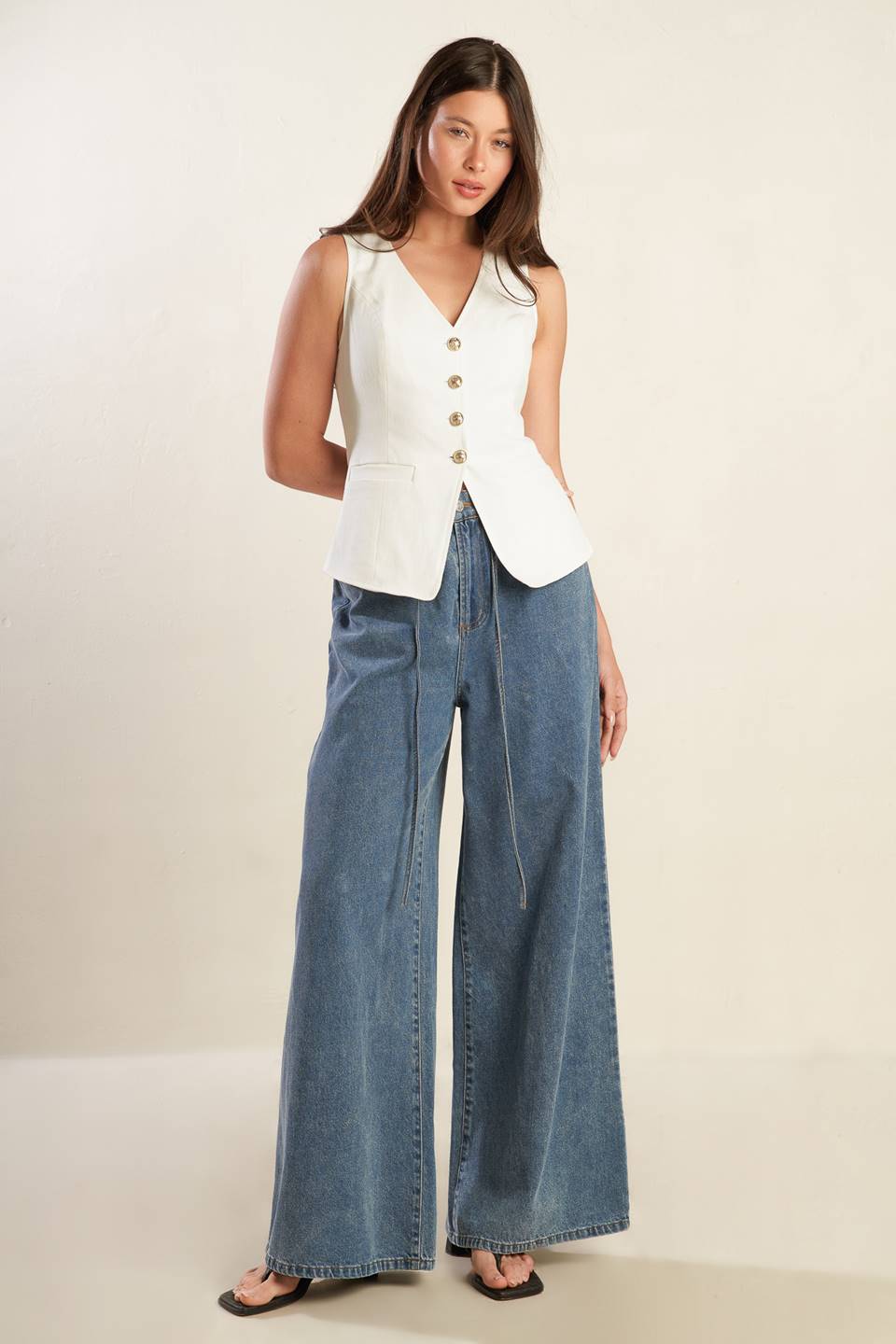 CATCHING DREAMS WOVEN VEST - 97% Cotton