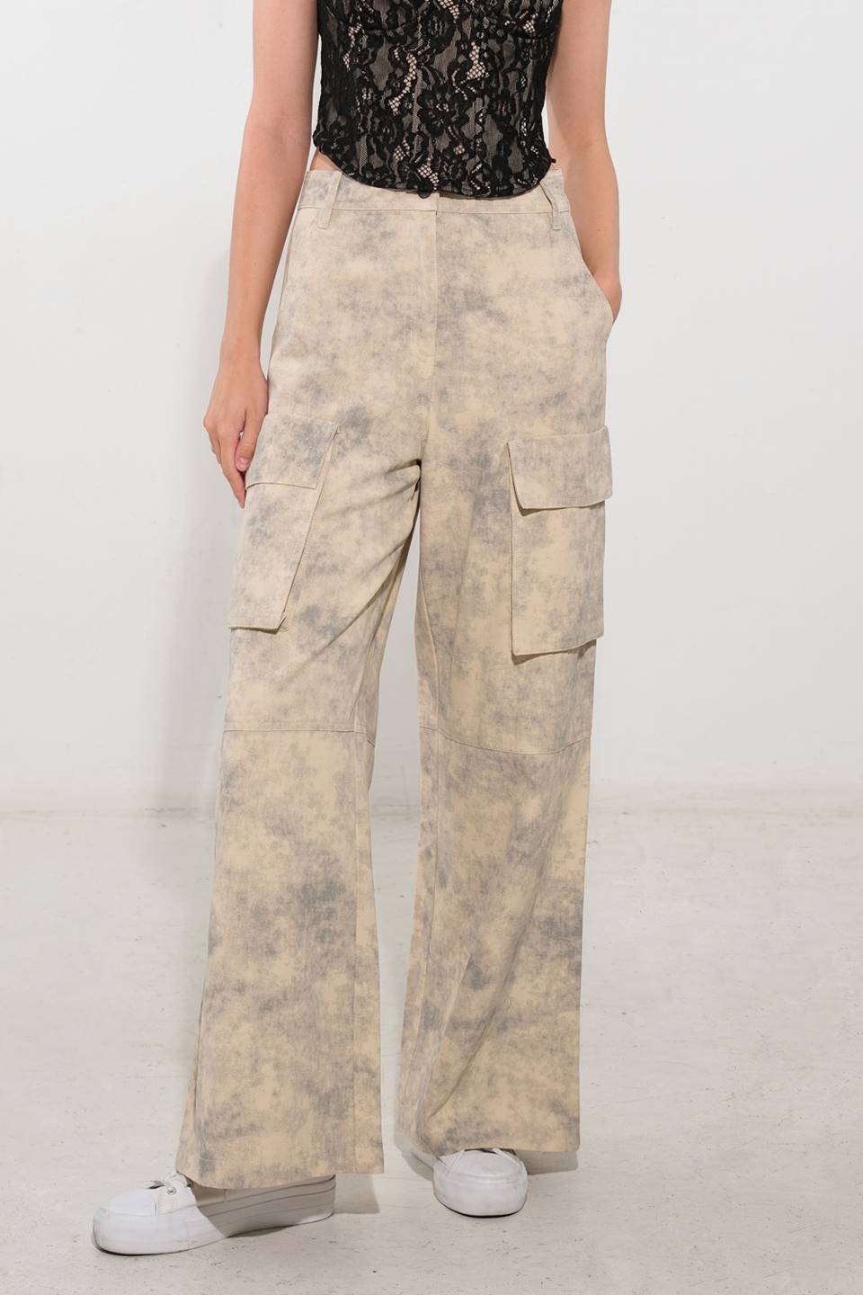 IN THE SPOTLIGHT WOVEN PANTS - 90% Cotton