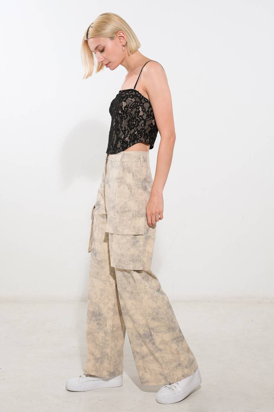 IN THE SPOTLIGHT WOVEN PANTS - 90% Cotton