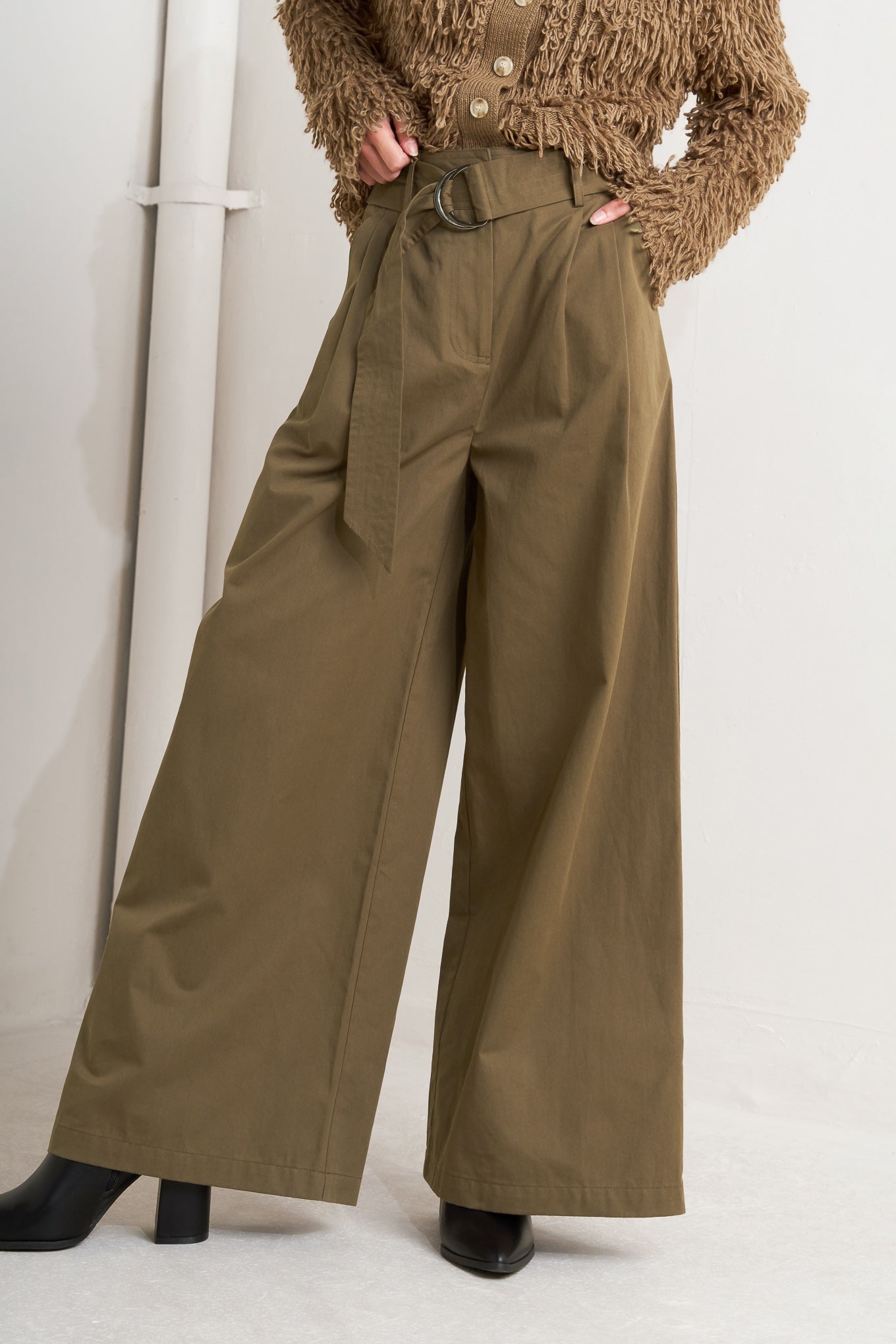 ELEGANCE UNVEILED WOVEN PANTS - 90% Cotton