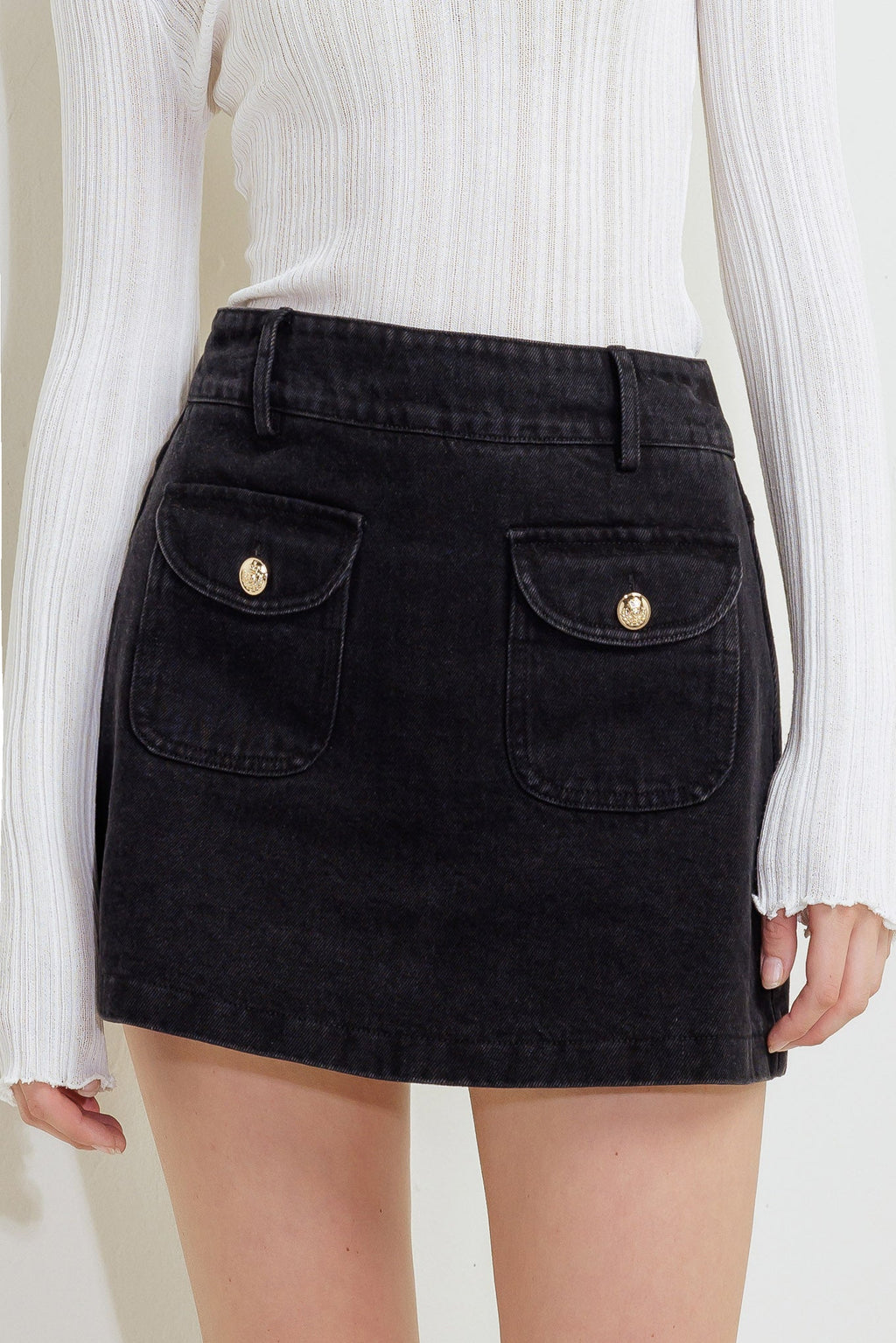 TAILORED FLOW BLACK WOVEN SKORT - 91% Cotton