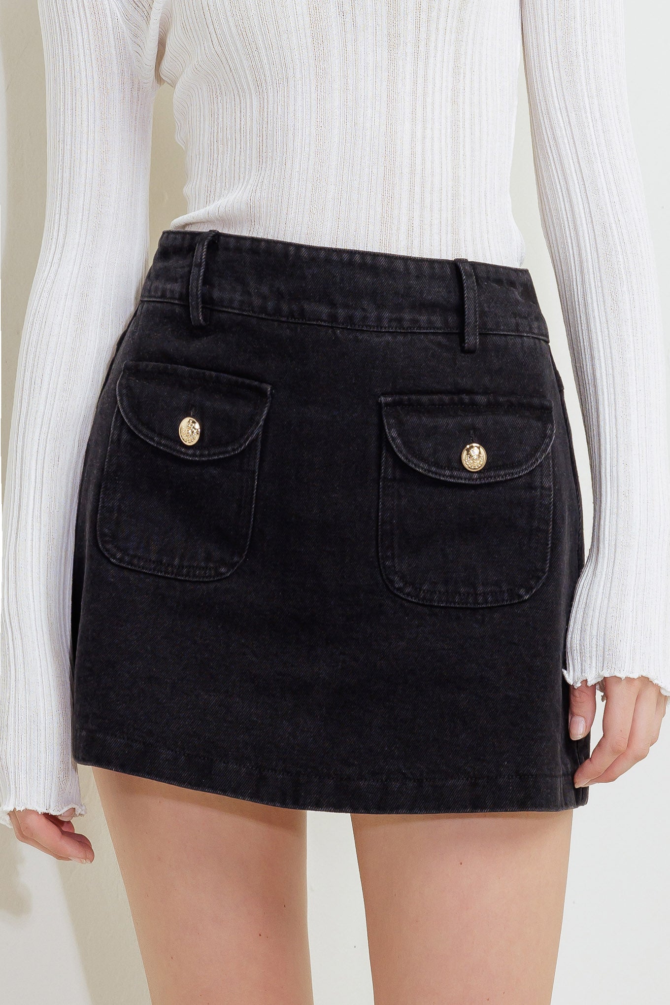 TAILORED FLOW BLACK WOVEN SKORT - 91% Cotton