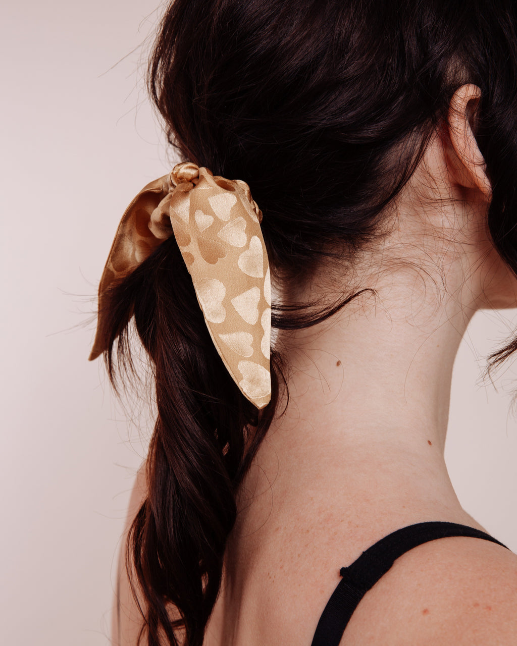 Queen of Hearts: Gold - Scrunchie Tie