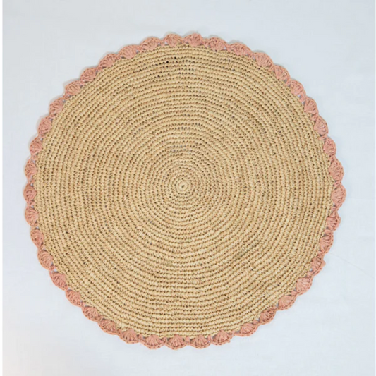 Aura Pink edge placemat, Woven raffia tabletop