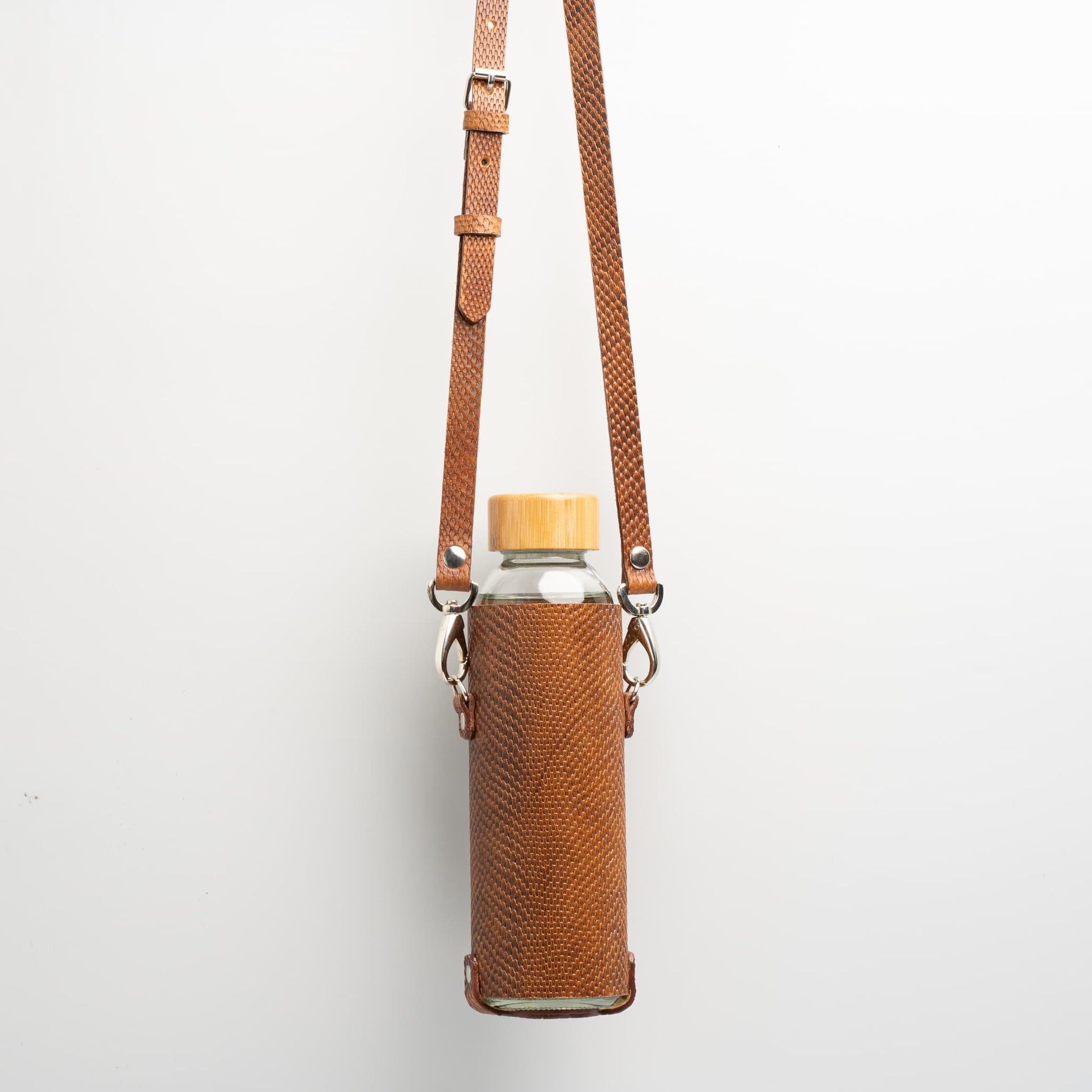 Leather water bottle holder with strap and glass bottle - The Peony Haus