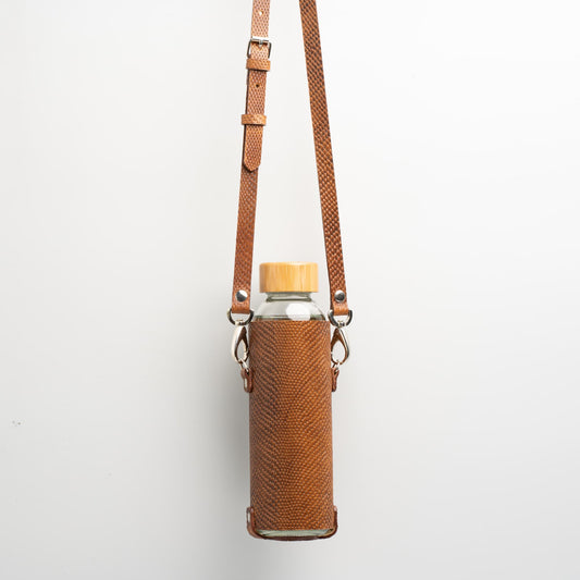 Leather water bottle holder with strap and glass bottle - The Peony Haus