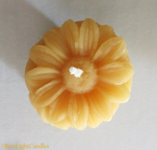 Daisy Flower Beeswax Mini Pillar Candle