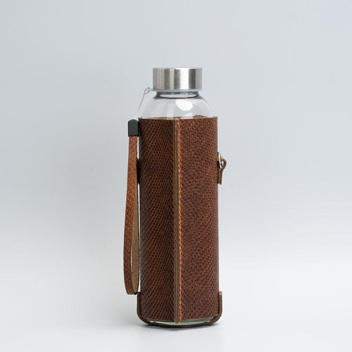 Leather water bottle holder with strap and glass bottle - The Peony Haus
