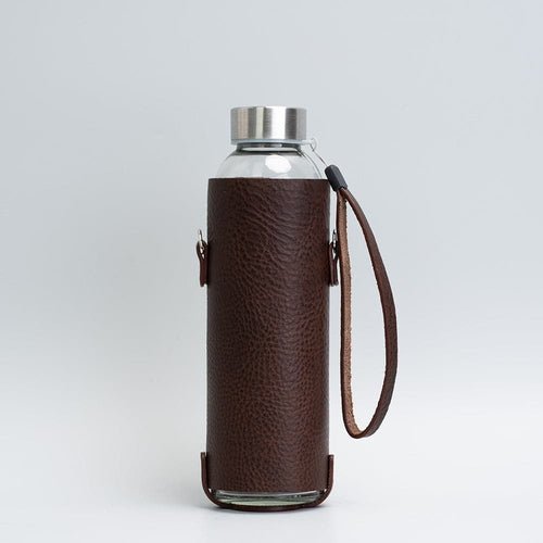 Leather water bottle holder with strap and glass bottle - The Peony Haus